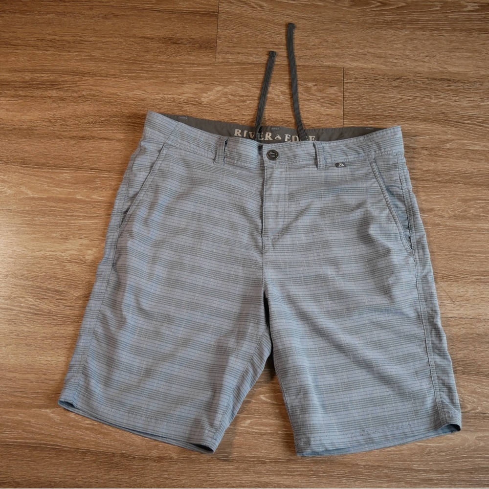 Riviera Men's Gray‎ Patterned Flat Front Shorts